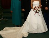 Beautiful Ivory Wedding Dress SZ 6 in Camp Lejeune, North Carolina